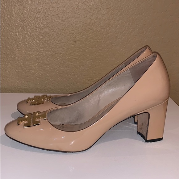 Tory Burch Raleigh Patent Mid-Heel Logo Pump - Picture 5 of 6